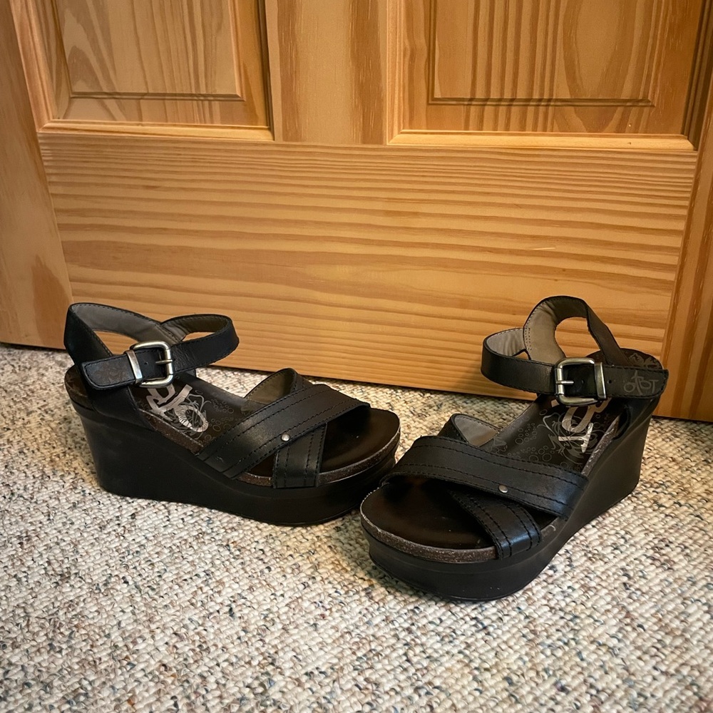 Platform wedge